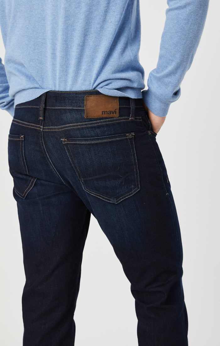 ZACH STRAIGHT LEG IN RINSE BRUSHED WILLIAMSBURG - Mavi Jeans