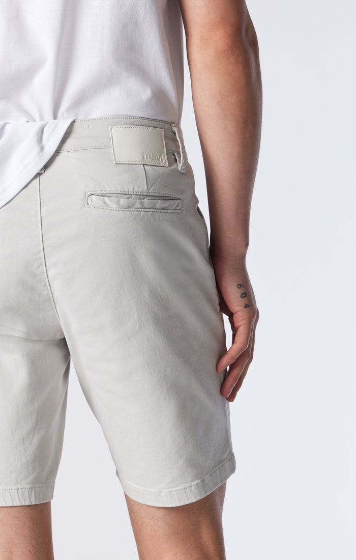 NOAH SHORTS IN OYSTER MUSHROOM TWILL - Mavi Jeans