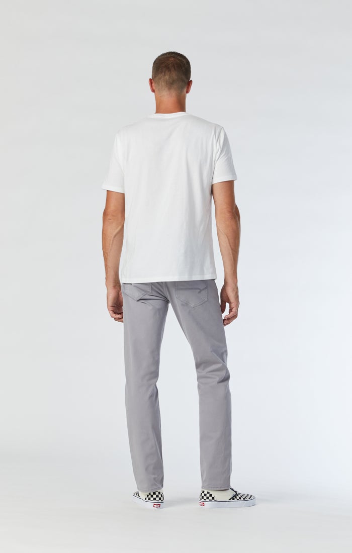 ZACH STRAIGHT LEG PANTS IN GRAPHITE TWILL - Mavi Jeans