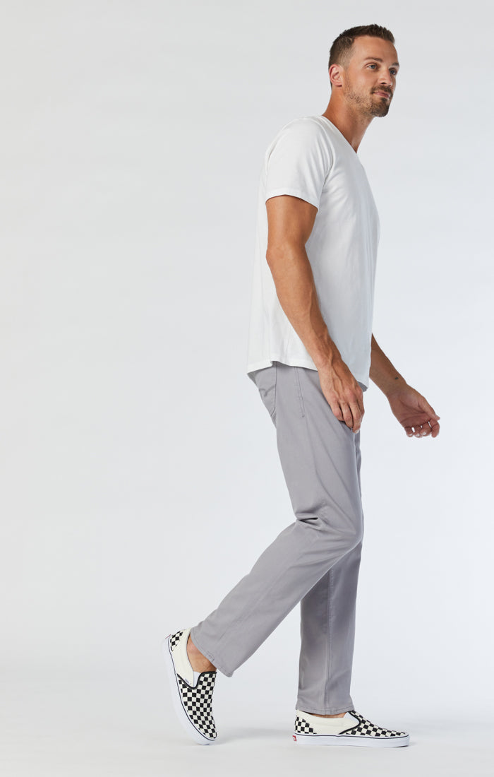 ZACH STRAIGHT LEG PANTS IN GRAPHITE TWILL - Mavi Jeans