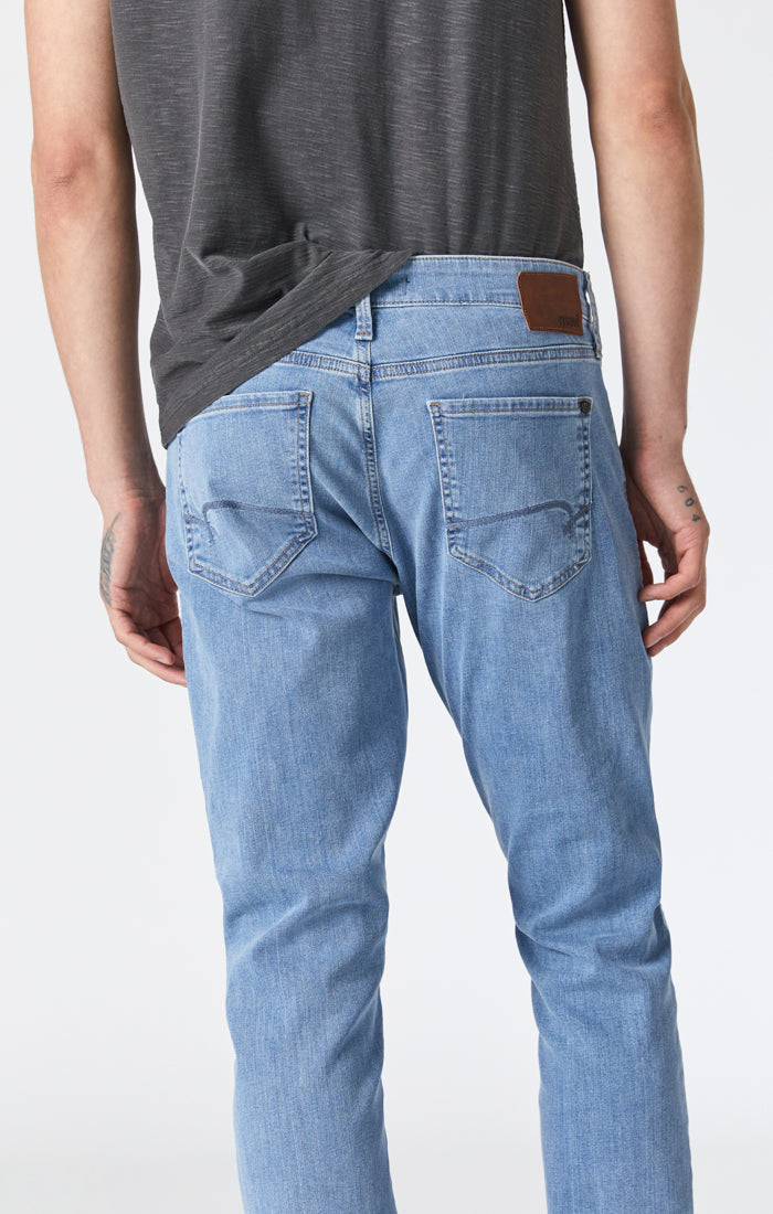 JAKE SLIM LEG IN LIGHT INDIGO WILLIAMSBURG - Mavi Jeans