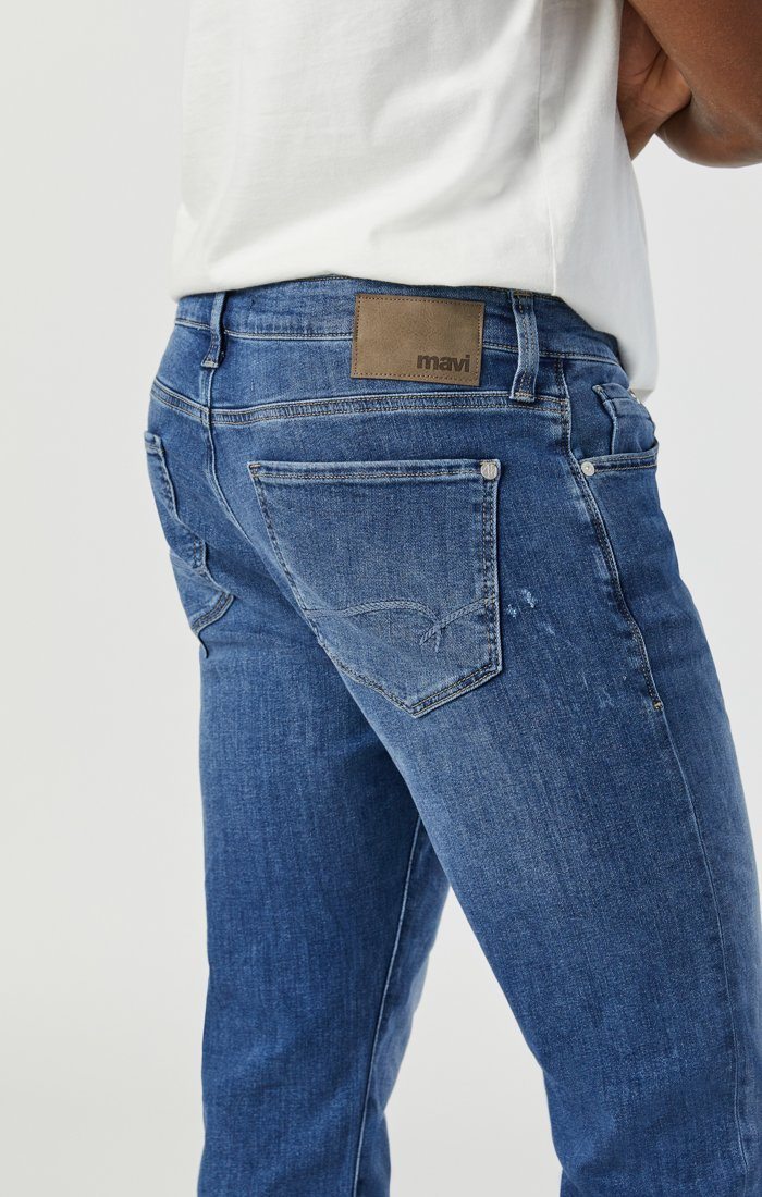 MARCUS SLIM STRAIGHT LEG JEANS IN MID FOGGY FEATHER BLUE - Mavi Jeans