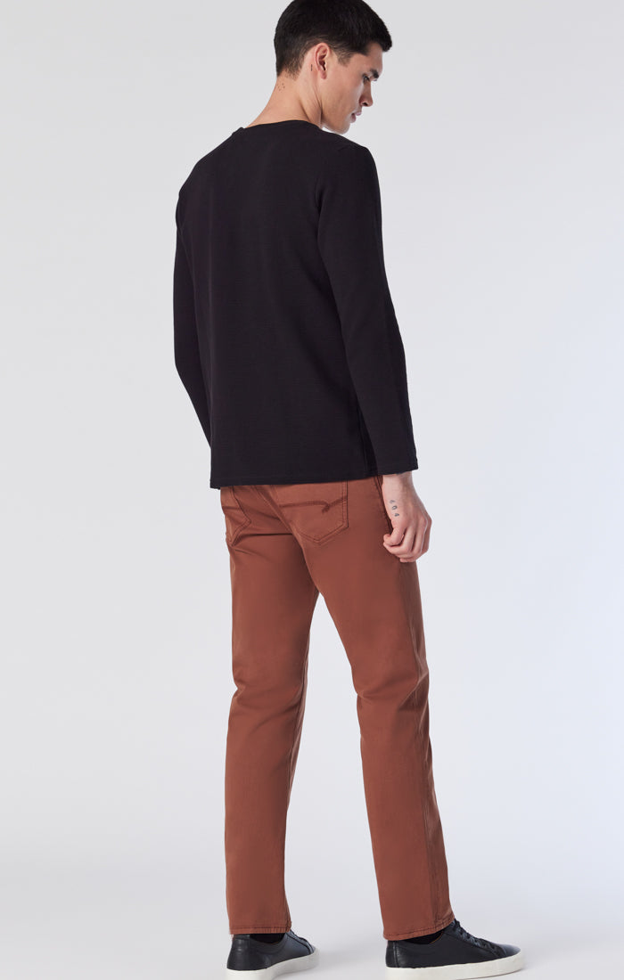 ZACH STRAIGHT LEG PANTS IN DOWNTOWN BROWN TWILL - Mavi Jeans