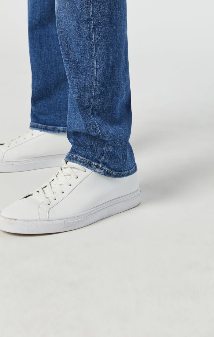 MARCUS SLIM STRAIGHT LEG JEANS IN MID FOGGY FEATHER BLUE - Mavi Jeans