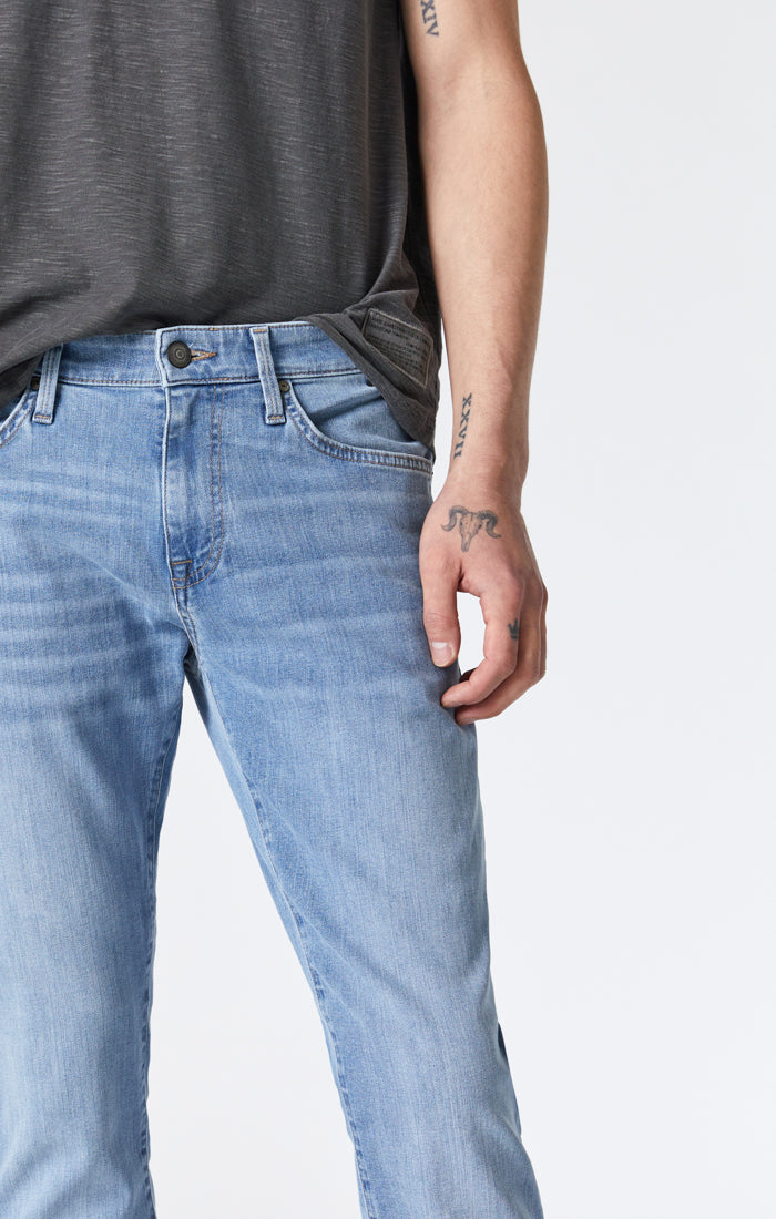 JAKE SLIM LEG IN LIGHT INDIGO WILLIAMSBURG - Mavi Jeans