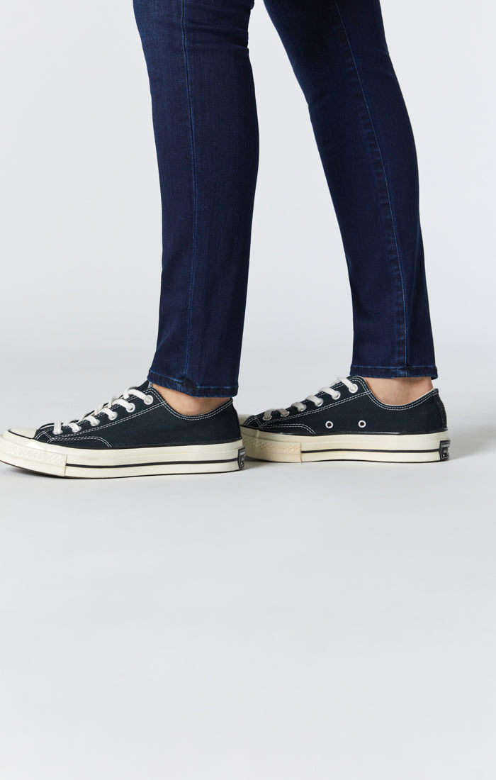 Converse color online jeans