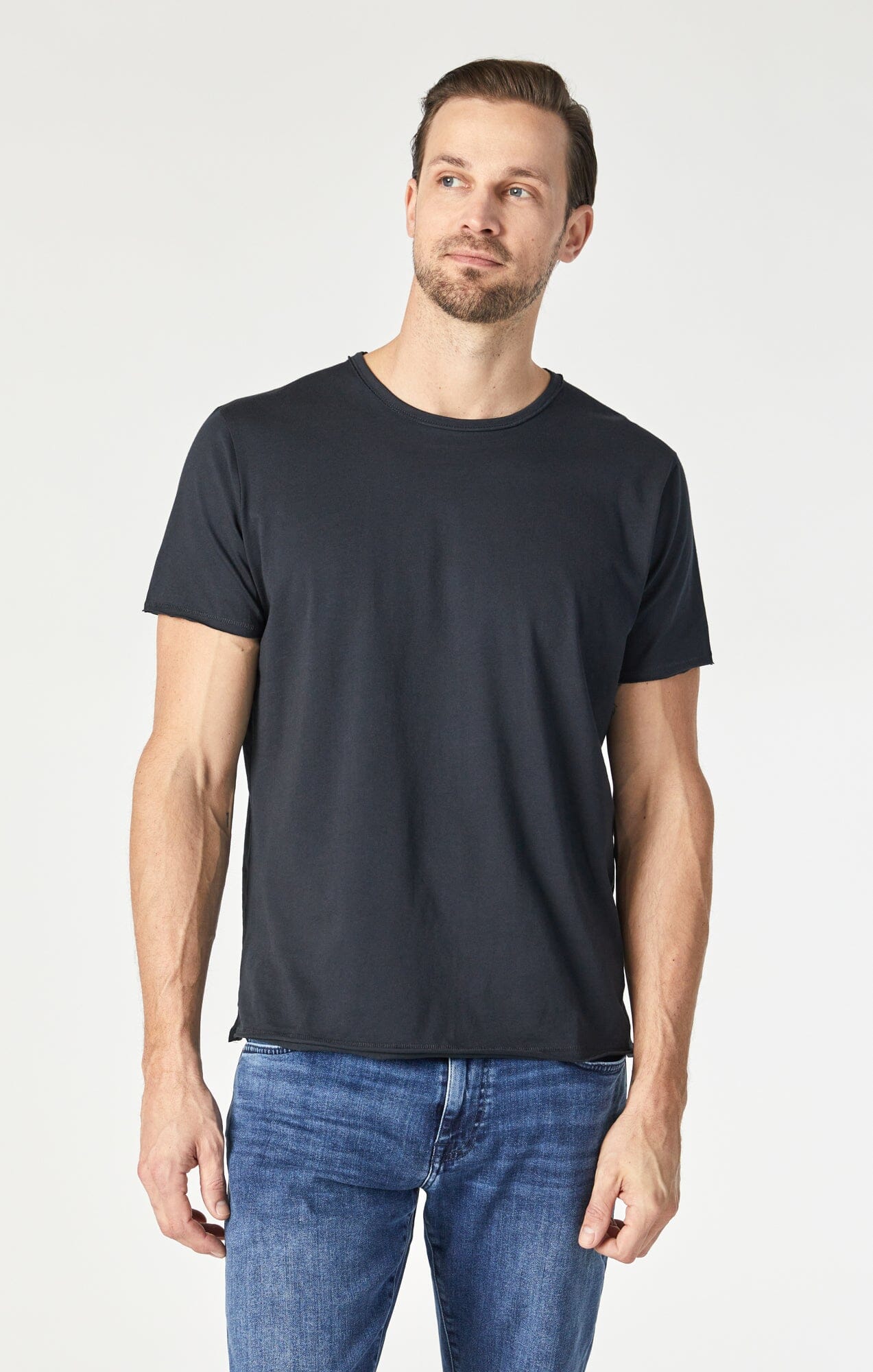 RAW EDGE NECK T-SHIRT IN BLACK - Mavi Jeans