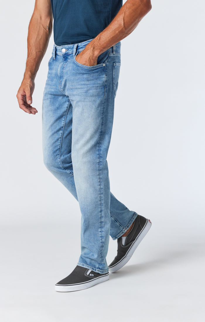 ZACH STRAIGHT LEG IN LIGHT FOGGY FEATHER BLUE - Mavi Jeans