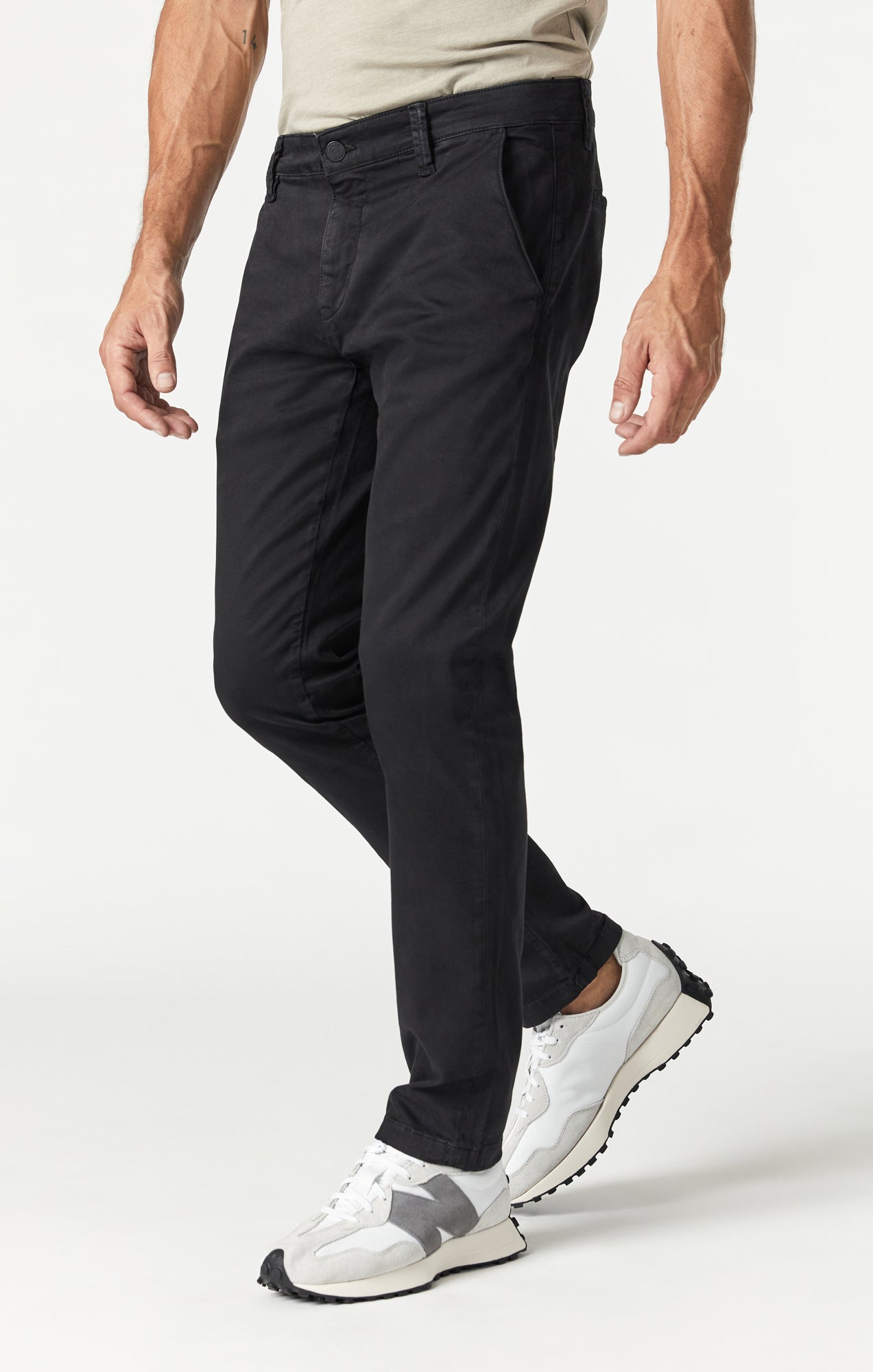 JOHNNY SLIM CHINO IN BLACK SATEEN TWILL - Mavi Jeans