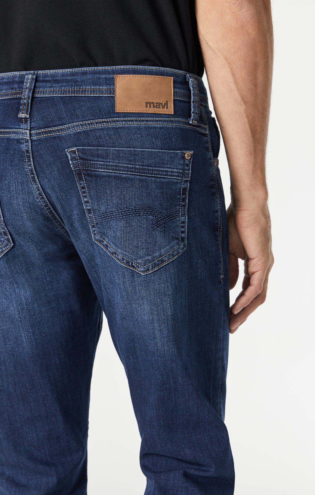 MATT RELAXED STRAIGHT LEG IN MID INDIGO COOPER - Mavi Jeans