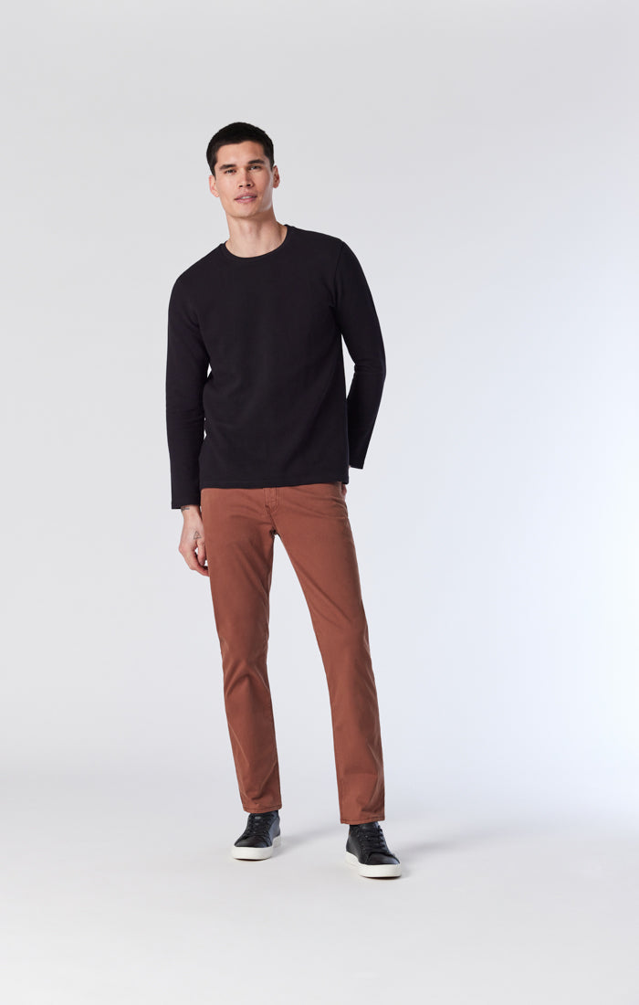 ZACH STRAIGHT LEG PANTS IN DOWNTOWN BROWN TWILL - Mavi Jeans