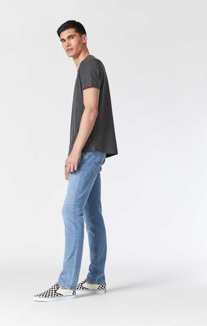 JAKE SLIM LEG IN LIGHT INDIGO WILLIAMSBURG - Mavi Jeans