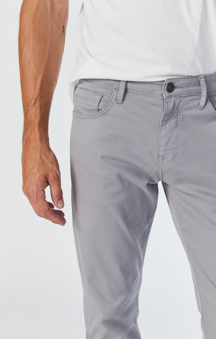 ZACH STRAIGHT LEG PANTS IN GRAPHITE TWILL - Mavi Jeans